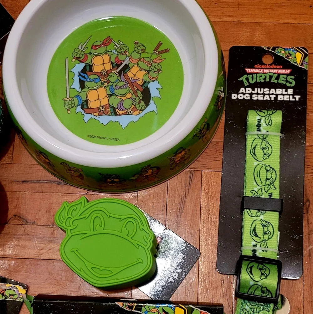 TMNT dog Pet Accessories Bowl Seatbelt Balls Lick Mat Brush Green